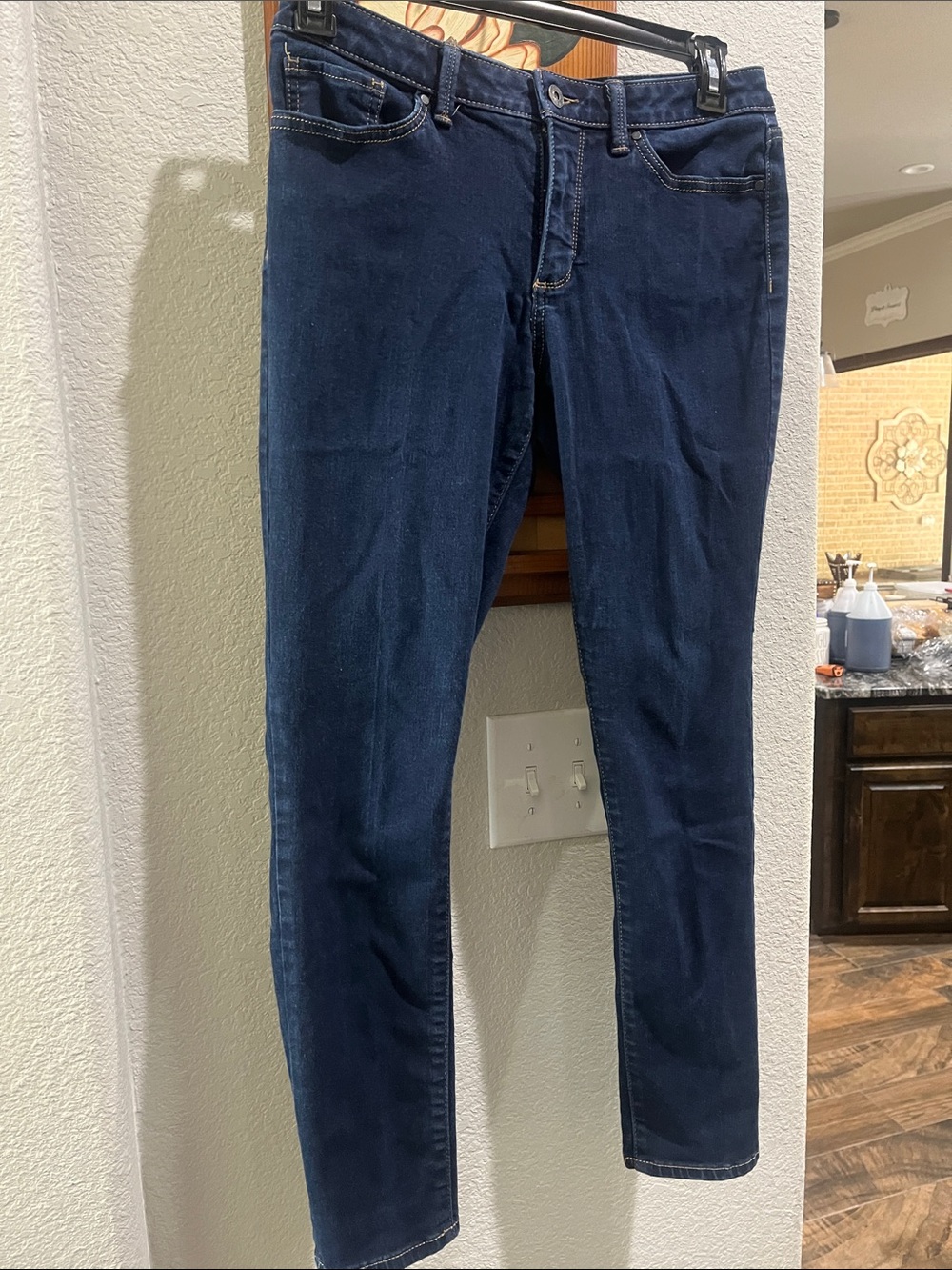 a.n.a Women's Skinny Jeans in Dark Blue Denim